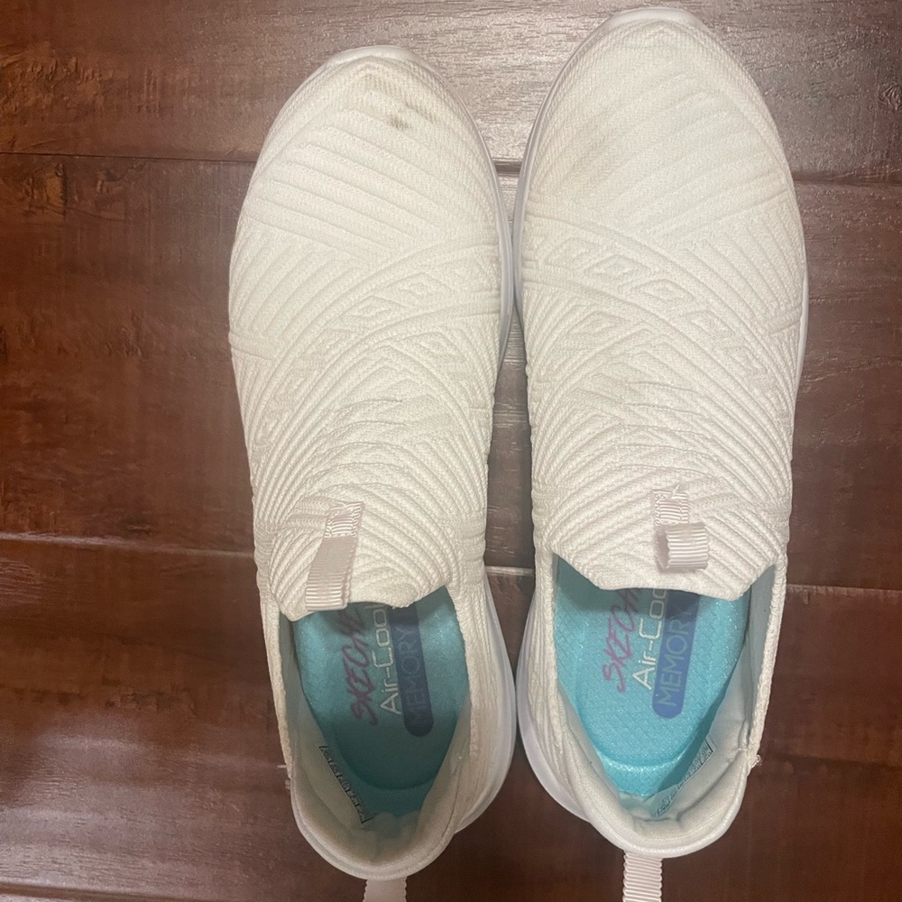 Skechers slip on sneakers